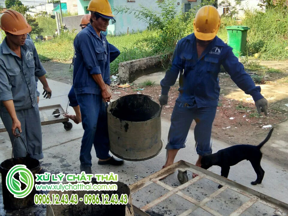Thông tắc cống tại Cẩm Thủy
