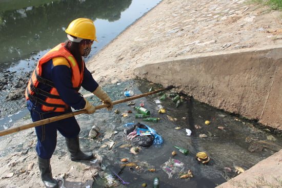 Thực trạng ô nhiễm sông ngòi tại Việt Nam